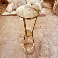 Tavolino con piano in vetro