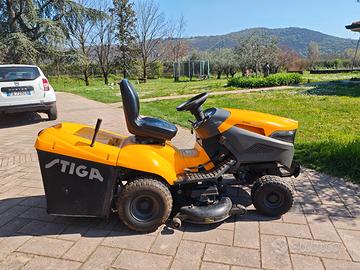 Trattorino tosaerba Stiga bicilindrico
