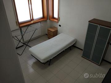 Stanza singola per ragazza/donna lavoratrice