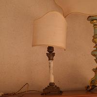 Lume lampada da tavolo con base in marmo