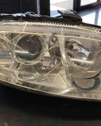 FARO DX ALFA ROMEO GT 2003 XENO OE 60681585