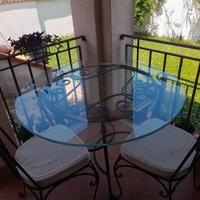 Tavolo con 4 sedie in ferro battuto