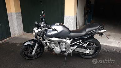 Yamaha FZR 600 - 2005
