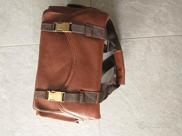 bauletto in pelle. Nuovo
