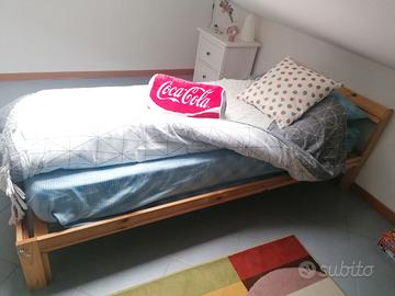 Struttura letto in legno con doghe ortopediche