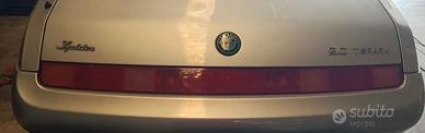 Alfa Romeo Spider 916 Faro posteriore