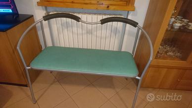 Divano con seduta in pelle