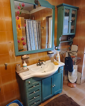 mobili bagno lavandino, credenza e specchio