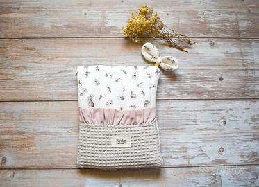 custodia per kindle e reader kobo libri a mano