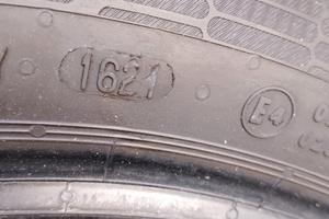 Gomme Continental 215 /55/17