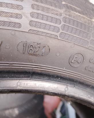 Gomme Continental 215 /55/17