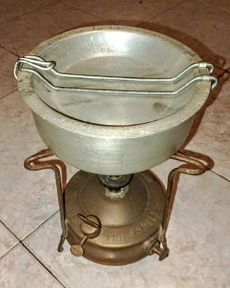 Fornello Primus 1944 più Gamella anni 60 
