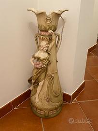 Vaso scultura in porcellana con luce