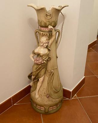 Vaso scultura in porcellana con luce