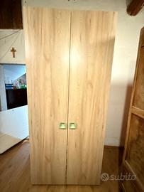 Camera da letto per bambini con 3 letti