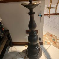 Lampada da terra in noce tornita con cappello