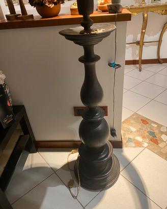 Lampada da terra in noce tornita con cappello