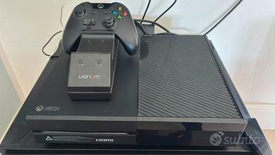 Xbox One + Controller + Stazione Ricarica Venom