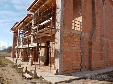 Villa a schiera su due piani al grezzo