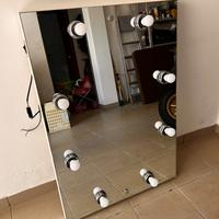 Specchio con luci