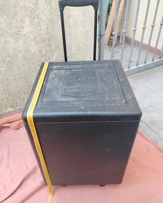 Contenitore isotermico carrellato. 