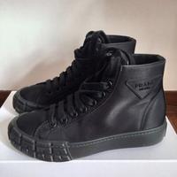 Prada stivaletti platform combat neri in nylon 36
