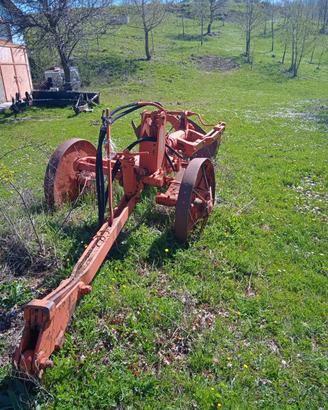 Aratro carrellato bivomere