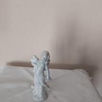 Statuina putto  in porcellana 