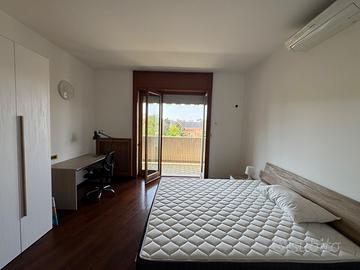 Stanza singola con ampio balcone