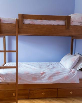letto a castello  con comodino