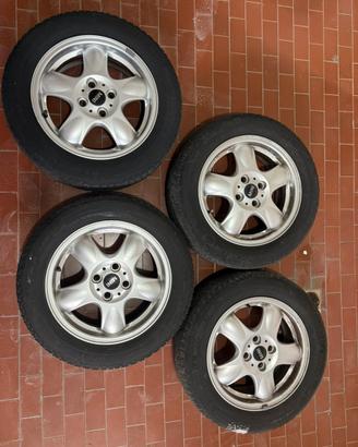 4 CERCHI IN LEGA ORIGINALI MINI R56 15” + GOMME
