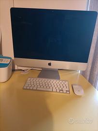 computer Apple ,compreso di tastiera e mouse 
