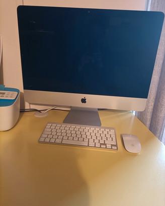 computer Apple ,compreso di tastiera e mouse 