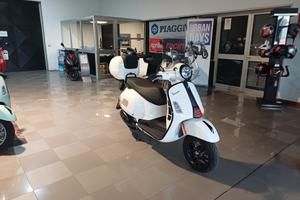 Piaggio Vespa 300 GTS SUPER SPORT