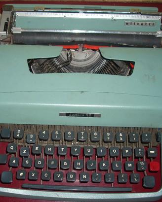 Macchina da scrivere Olivetti Lettera 32