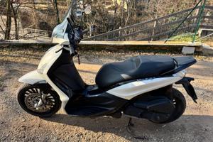 Beverly 300 i.e. ABS-ASR- 2020