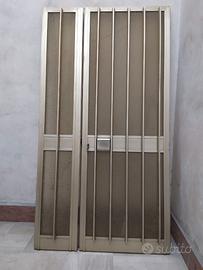Porta da esterno in alluminio anodizzato.