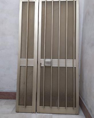 Porta da esterno in alluminio anodizzato.