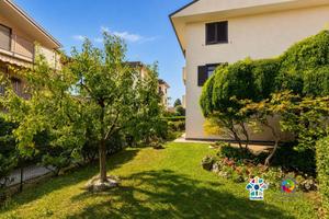 Villetta a schiera di 249 m² con 4 locali e box au