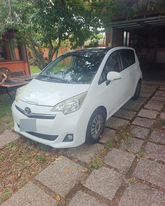 toyota yaris verso-S