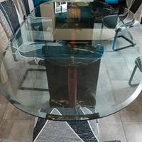 Tavolo di cristallo con basi in marmo....top