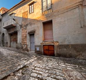 Stabile in via grangela