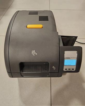 Stampante per card Zebra ZXP serie 9 con materiale