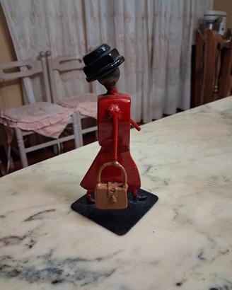 Signora  che cammina .