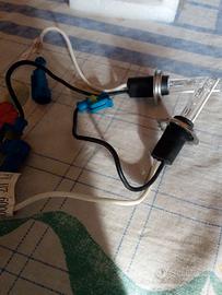 Due lampade fari allo xeno