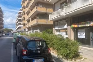LOCALE COMMERCIALE VIA CHIETI - Vetrina blindata
