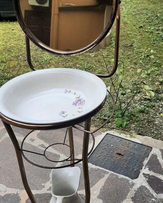 Antico lavabo da camera