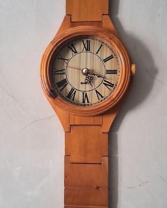 Orologio vintage in legno da parete a forma di oro