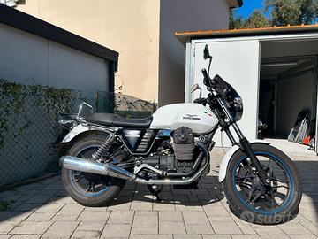 Moto Guzzi v7 Stone