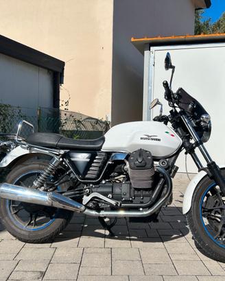 Moto Guzzi v7 Stone